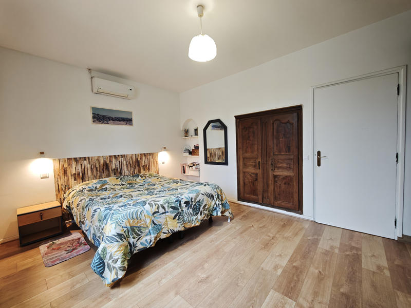 Maison - 410 m² - 9 pièces