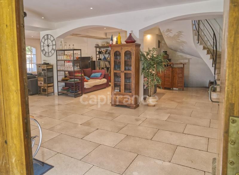 Propriété - 294 m² - 9 pièces