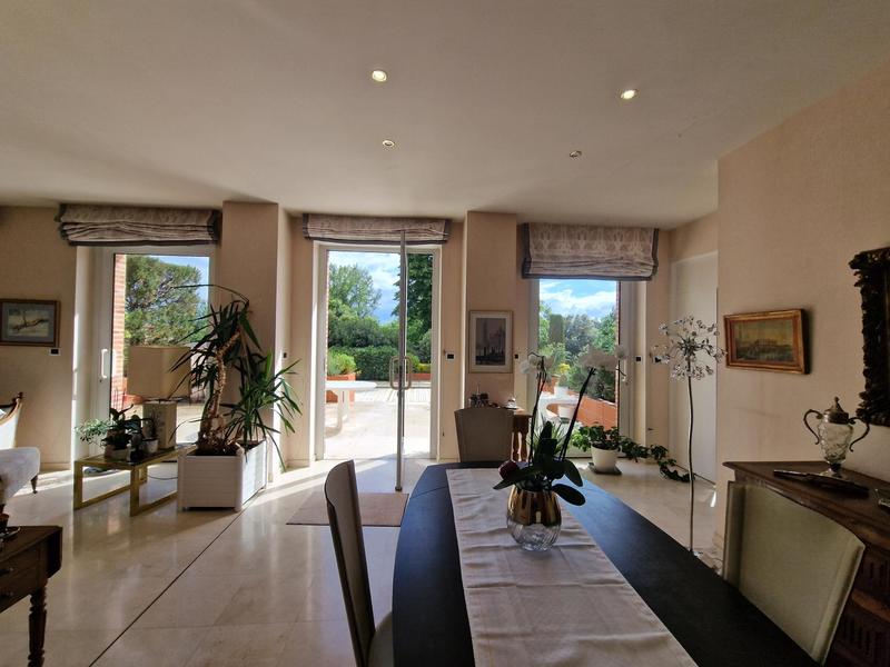 Maison - 380 m² - 9 pièces