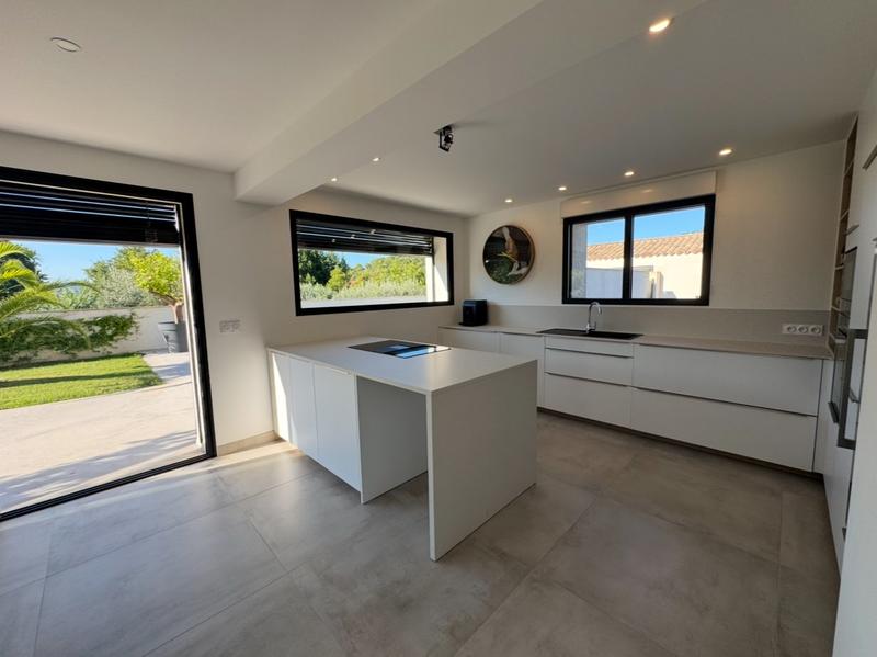 Maison - 200 m² - 4 pièces