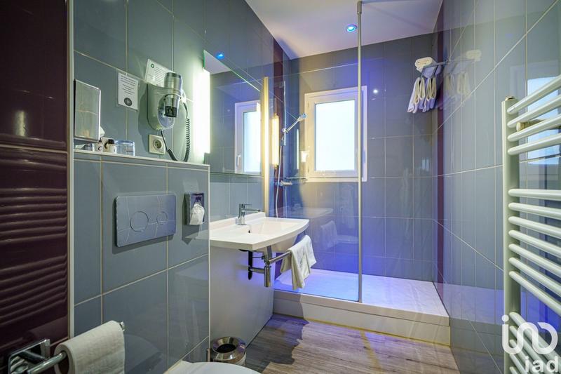 Local commercial - 1 700 m²