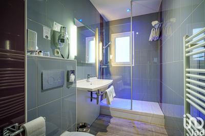 Local commercial - 1 700 m²