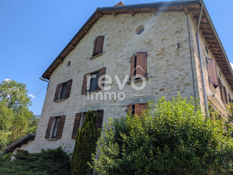 Maison - 180 m² - 7 pièces