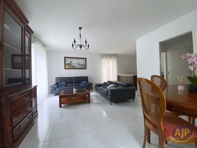 Maison - 93 m² - 5 pièces