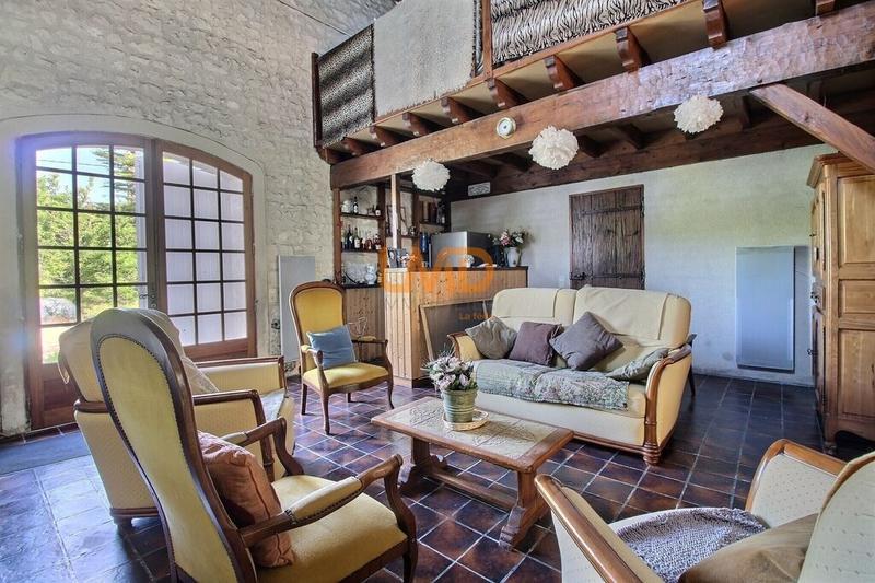 Maison - 244 m² - 7 pièces