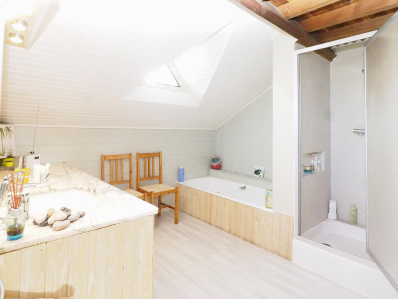 Maison - 180 m² - 9 pièces