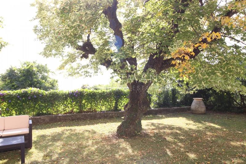 Mas - 300 m² - 13 pièces