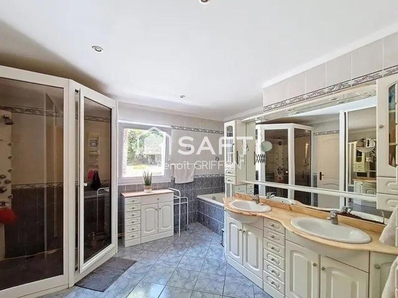 Maison - 204 m² - 7 pièces