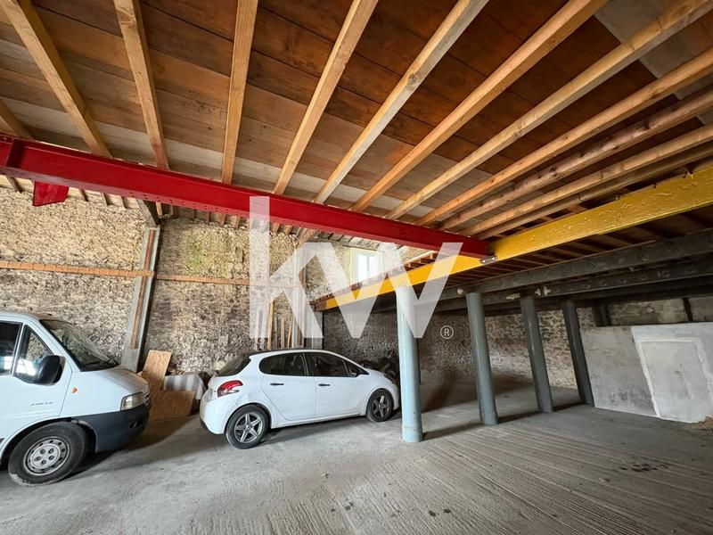 Maison - 650 m² - 4 pièces