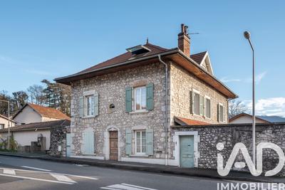 Maison - 275 m² - 8 pièces
