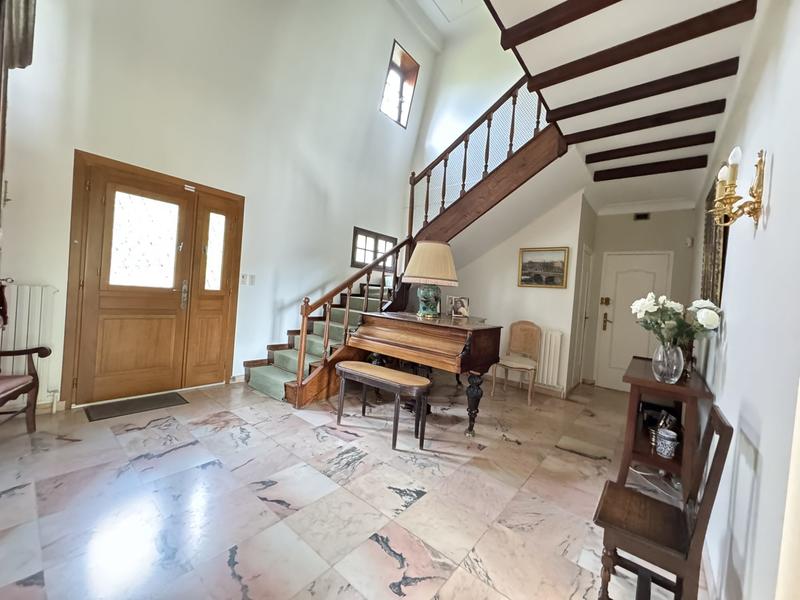 Maison - 204 m² - 9 pièces