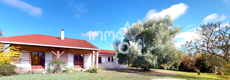 Maison - 220 m² - 8 pièces