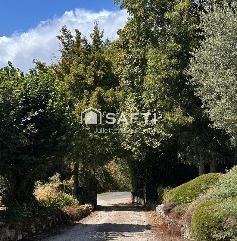 Maison - 550 m² - 16 pièces