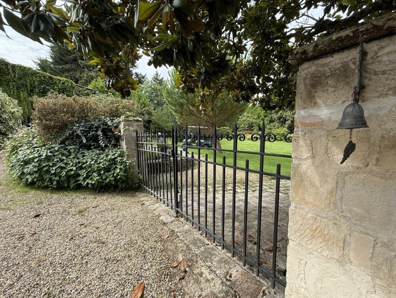 Maison - 276 m² - 9 pièces