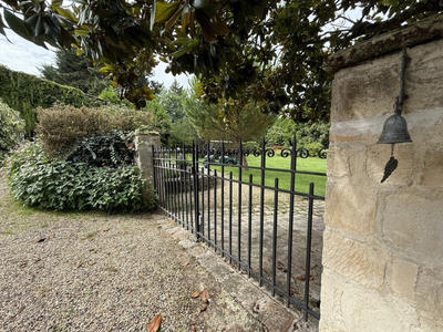 Maison - 276 m² - 9 pièces