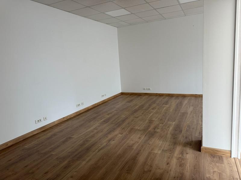 Bureau - 60 m² - 4 pièces