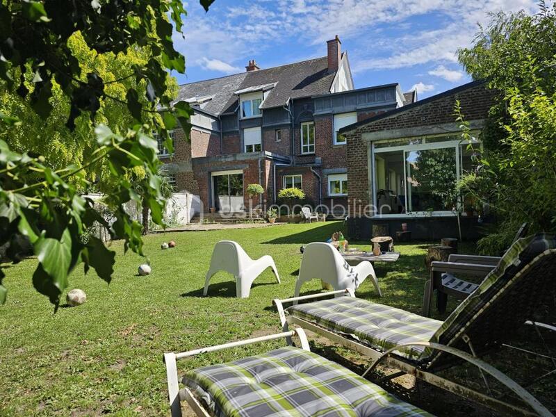 Maison - 240 m² - 8 pièces