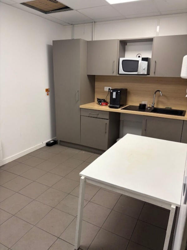 Local d'activité / Entrepôt - 651 m²