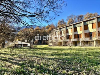 Maison - 1 550 m² - 50 pièces