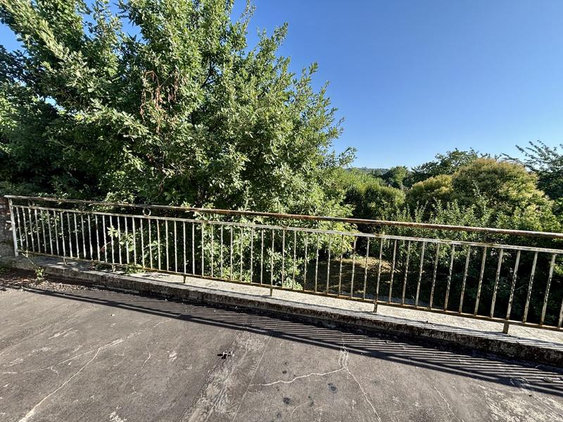 Maison traditionnelle - 201 m² - 8 pièces