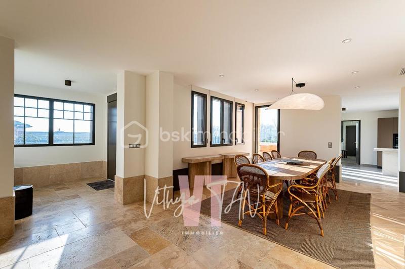 Villa - 368 m² - 10 pièces