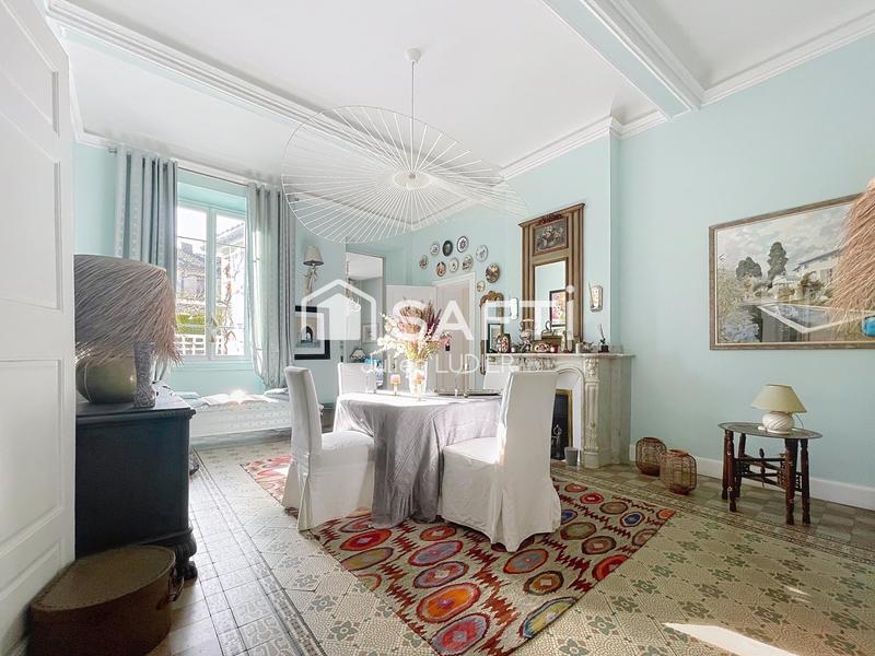 Hôtel particulier - 605 m² - 20 pièces