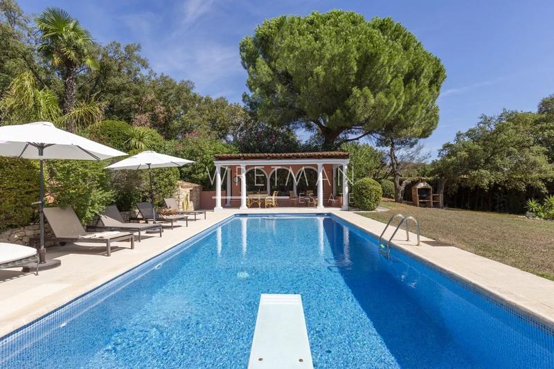 Maison - 237 m² - 8 pièces