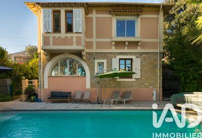 Maison - 160 m² - 8 pièces