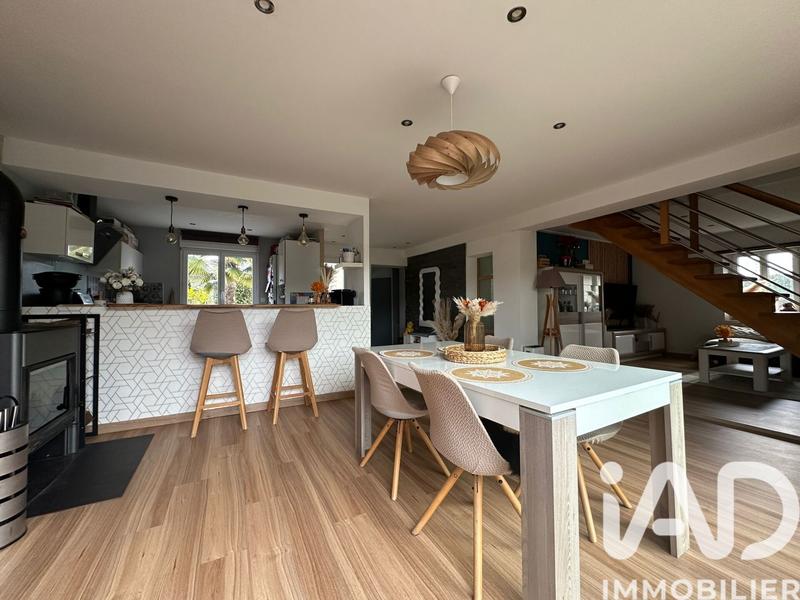 Maison - 98 m² - 5 pièces