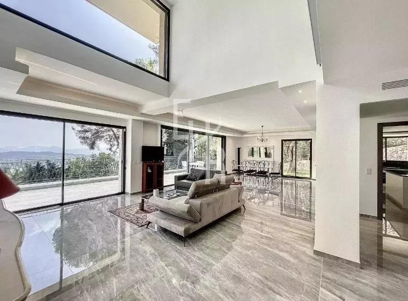 Maison - 389 m² - 8 pièces