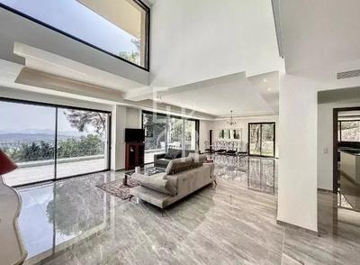 Maison - 389 m² - 8 pièces