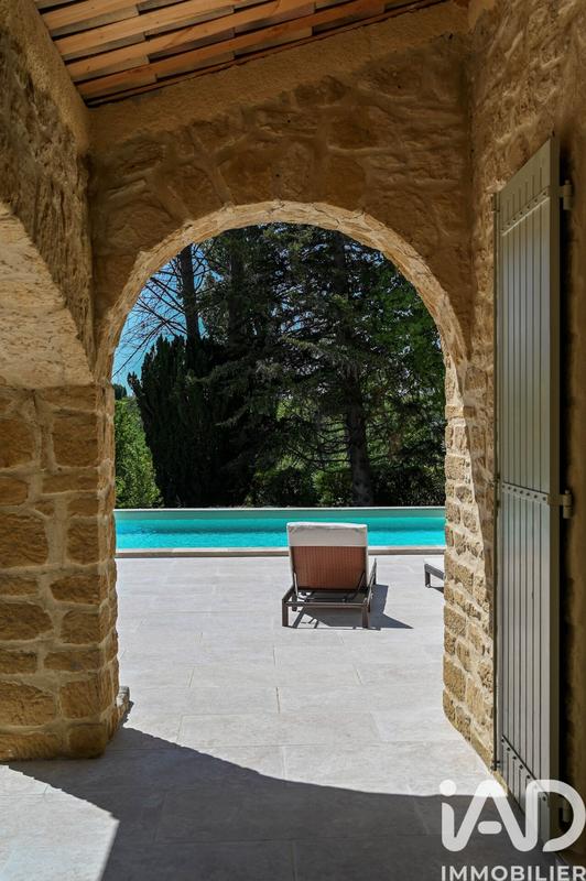 Maison - 250 m² - 6 pièces