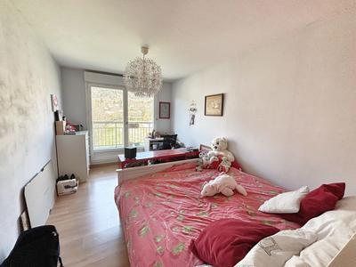 Appartement - 99 m² - 5 pièces