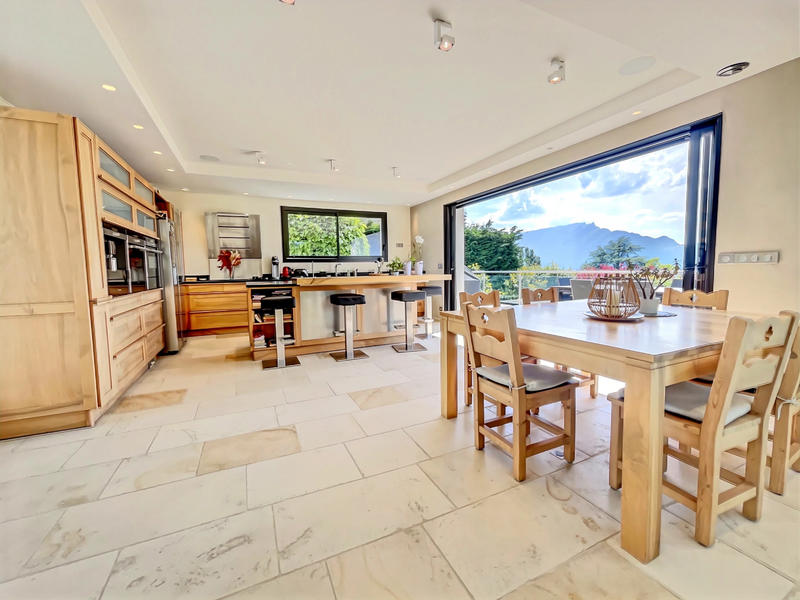 Villa - 231 m² - 6 pièces