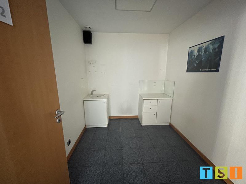 Local d'activités - 200 m² - 4 pièces