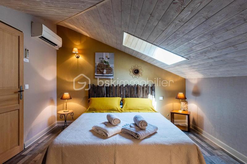 Maison en pierre - 223 m² - 8 pièces