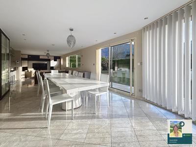Villa - 250 m² - 10 pièces
