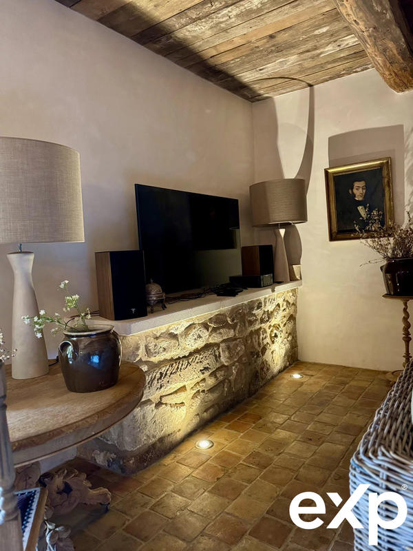 Maison traditionnelle - 252 m² - 7 pièces