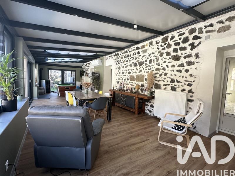 Maison - 234 m² - 8 pièces