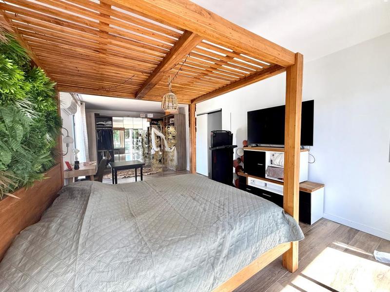 Maison - 220 m² - 6 pièces