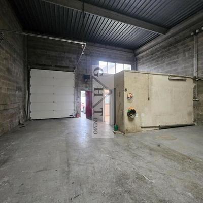 Entrepôt - 122 m²