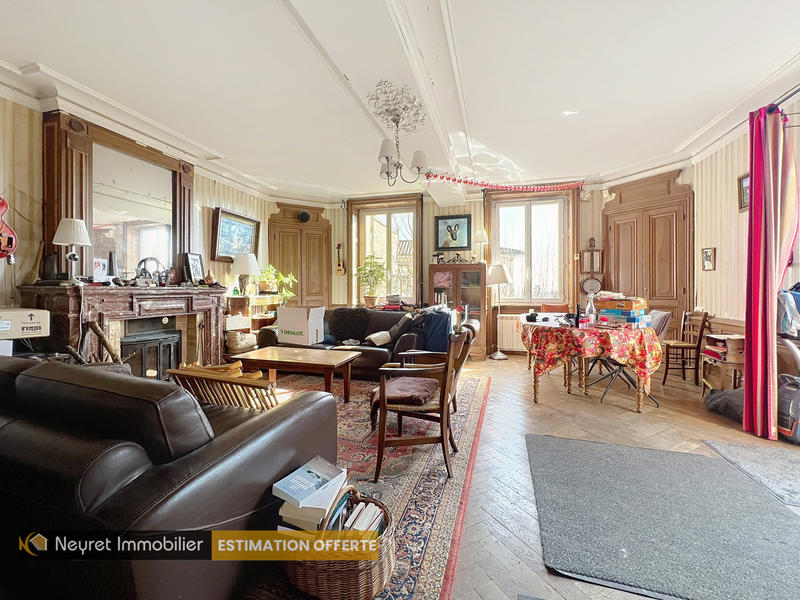 Propriété - 175 m² - 8 pièces