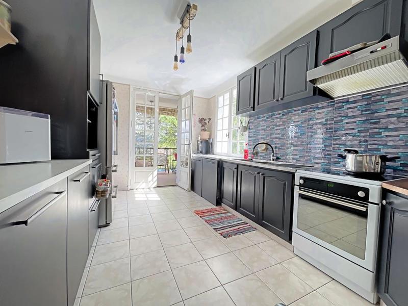 Maison - 176 m² - 9 pièces