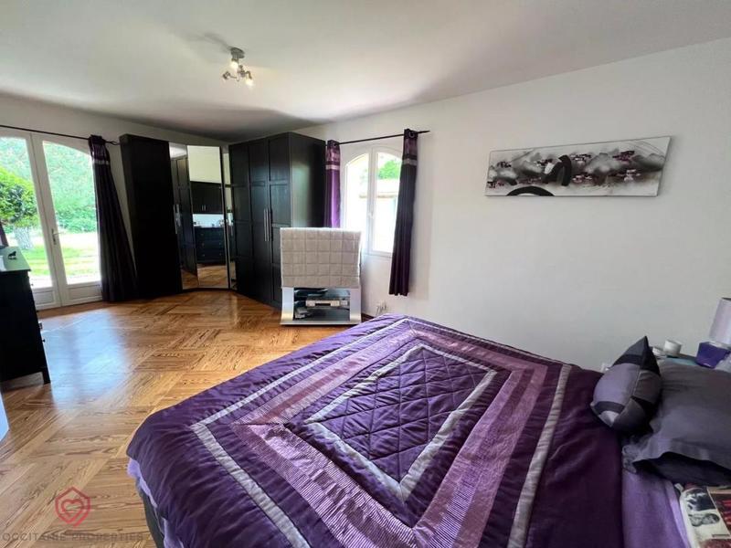 Propriété - 390 m² - 8 pièces