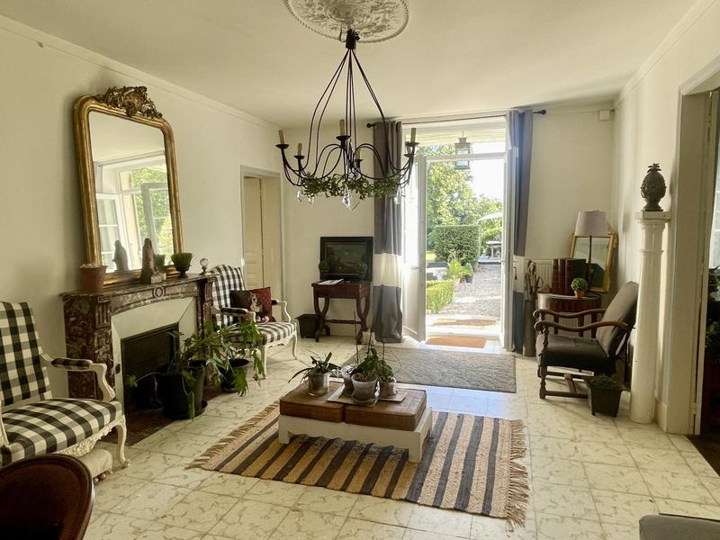 Maison de maîtres - 247 m² - 7 pièces