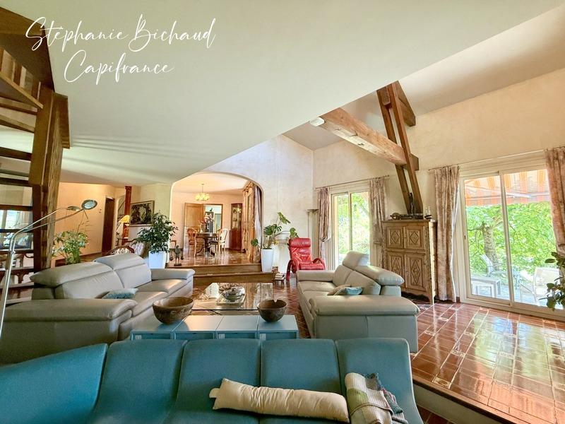 Maison - 212 m² - 7 pièces