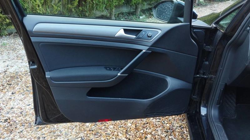 Volkswagen Golf VII 1.6 Tdi 105 Dsg7 Confortline - Automatique