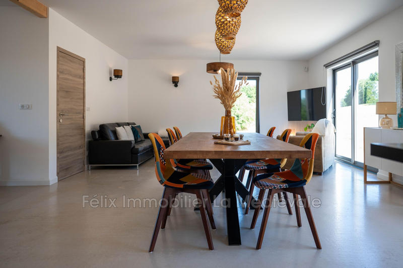 Maison - 196 m² - 7 pièces