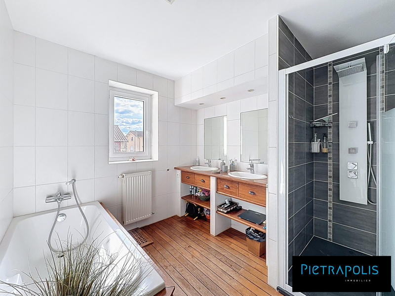 Maison - 147 m² - 5 pièces