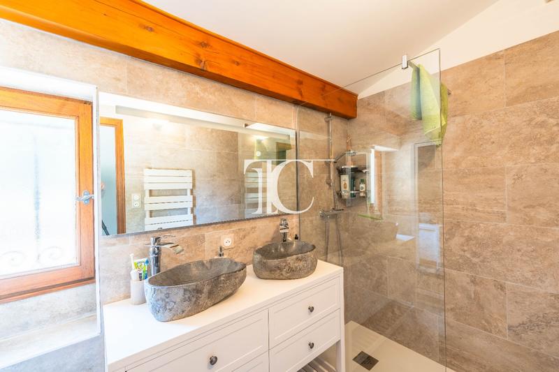 Maison - 166 m² - 7 pièces